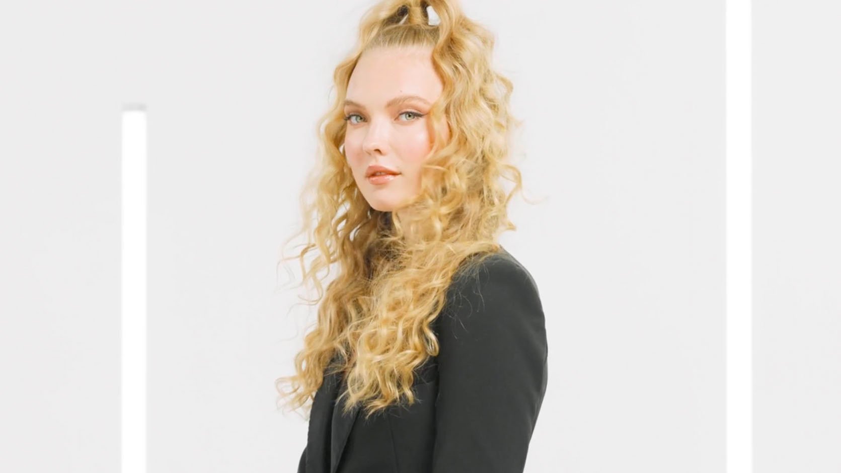 ghd - Thin Wand Snatch vertical Twist Wrap